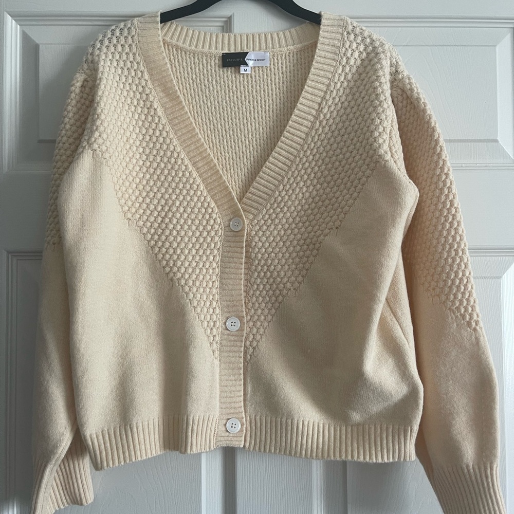 Elegant Cream V-Neck Cardigan